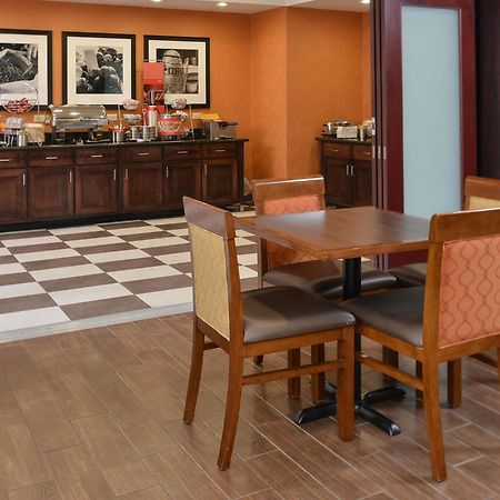 Hampton Inn Ottumwa Bagian luar foto